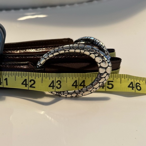 Upgrade Your Style with Brighton Bronze Leather Belt - Elegant & Versatile - Picture 3 of 7